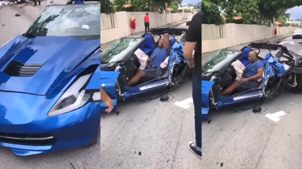 De bestuurder van deze Corvette mag God/Allah/je moeder op zijn blote knieën bedanken