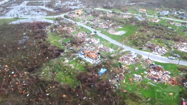 Helikopterbeelden laten de verwoestend kracht van orkaan Dorian zien op de Bahama's