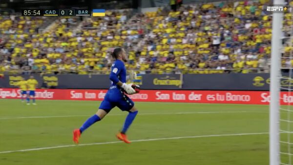 Wedstrijd tussen Cádiz en Barcelona stilgelegd wegens fan met hartstilstand