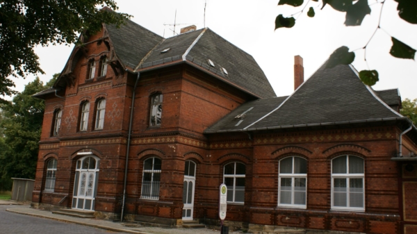 Voor slechts €90.000 ben jij de eigenaar van dit Duits treinstation!