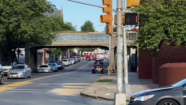 Blijkbaar hebben brandweerwagens van rechts in volle vaart geen voorrang