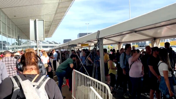 Zelfs na alle vakanties is het nog steeds één grote falende bende op Schiphol