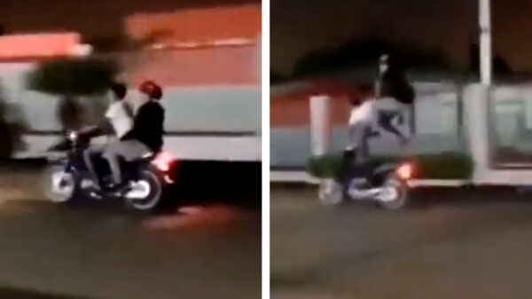 Note to self: bij kuilen in de weg altijd even checken of je vriendin zich vasthoudt