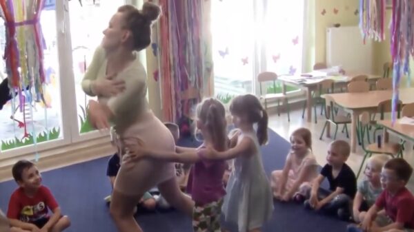 Met dit soort leraressen mis je geen enkele dag school meer!