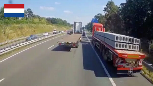 Moet deze vrachtwagenchauffeur niet gewoon zijn rijbewijs per direct inleveren?
