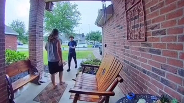 Oeps: pestkop komt na achtervolging ineens de vader van zijn slachtoffer tegen