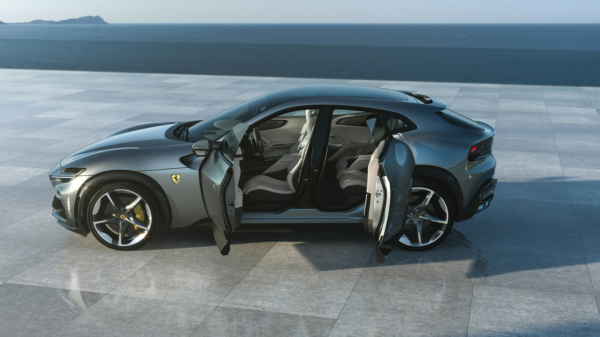Voor tenminste €390.000 ben jij straks (als het mag) de eigenaar van een Ferrari Purosangue!