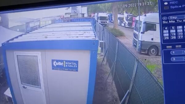 Gasfles in vrachtwagencabine ontploft: chauffeur raakt zwaargewond