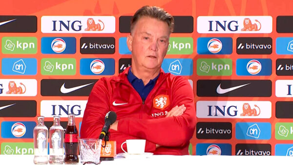 Van Gaal clasht weer met de pers: "Jij hebt er blijkbaar verstand van"