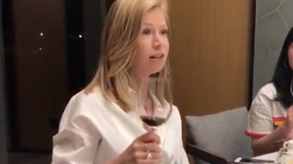 Met een aantal buitenlanders op z'n Nederlands het weekend inluiden