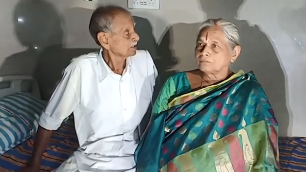 WTF: 74-jarige Indiase vrouw is oudste moeder ter wereld na de geboorte van een tweeling!