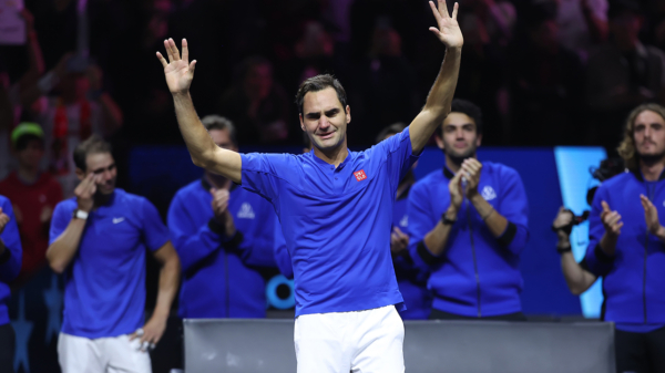 Tennislegende Roger Federer in tranen na zijn allerlaatste wedstrijd van zijn indrukwekkende carrière