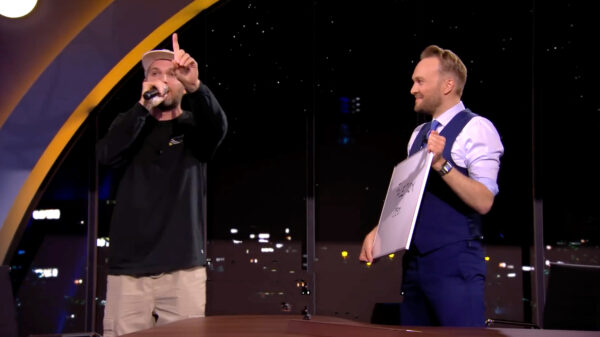 Harry Mack gooit wat freestyle bars in De Avondshow met Arjen Lubach
