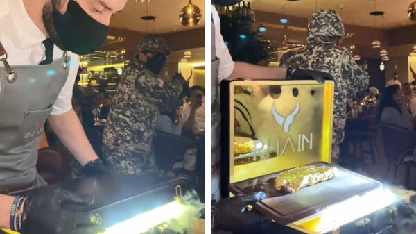 Bij deze gouden steak krijg je in Dubai een behoorlijk spektakel op en om je bord