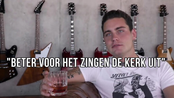 Douwe Bob reageert als een baas op comments over zijn optreden in Apeldoornse kerk