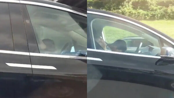 Dankzij Tesla's autopilot kun je op de snelweg een welverdiend uiltje knappen