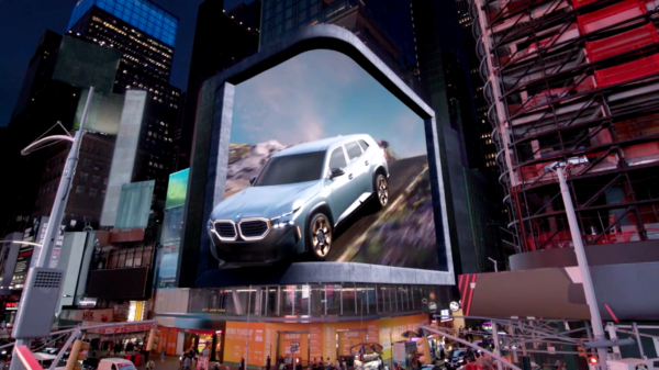 Vette 3D-première van de nieuwe BMW XM op Times Square in New York