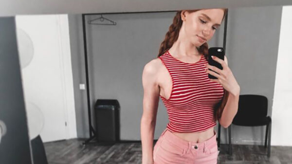 Spiegeltje spiegeltje aan de wand deze vrouwen zijn behoorlijk amusant (9)