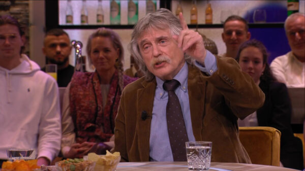 Johan Derksen sloopt de nieuwe serie van Linda de Mol: "Smakeloos gedrocht"