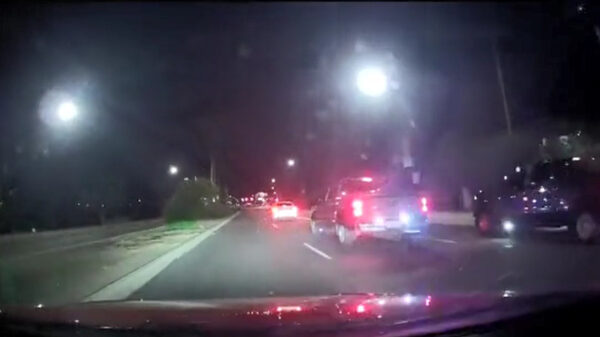 Politie gebruikt zieke James Bond-gadget om auto in het kraagje te vatten