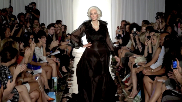 Oudste topmodel ter wereld (91) Carmen Dell’Orefice gaat uit de kleren voor New You Magazine