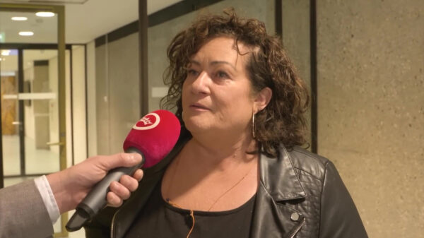 Tom Staal zaagt politici doormidden over de statushouders die ontslag namen toen ze een woning kregen