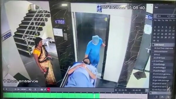 Patiënt in India wordt bijna geplet door een geflipte lift in het ziekenhuis