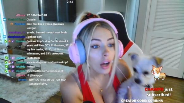 Dom blondje heeft moeite om op d'r stoel te blijven zitten