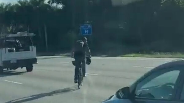 Fietser blijkt in Florida de verkeerde afslag te hebben genomen