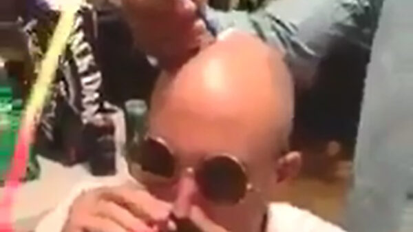 (Haar)lijn weg snuiven van zijn eigen kale klets