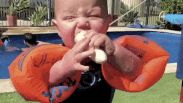 De waarom zou je helpen als je ook kunt filmen-gifdump