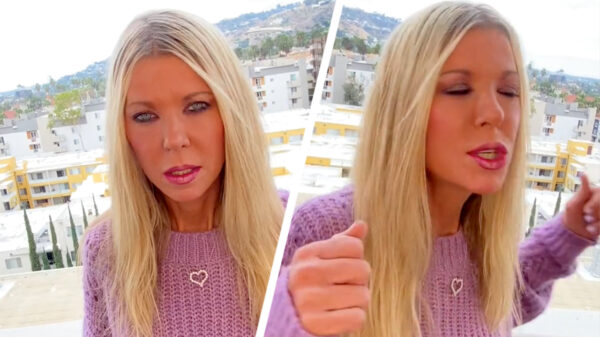 Geen reden tot ongerustheid: Tara Reid laat zien dat ze kiplekker in haar vel zit!