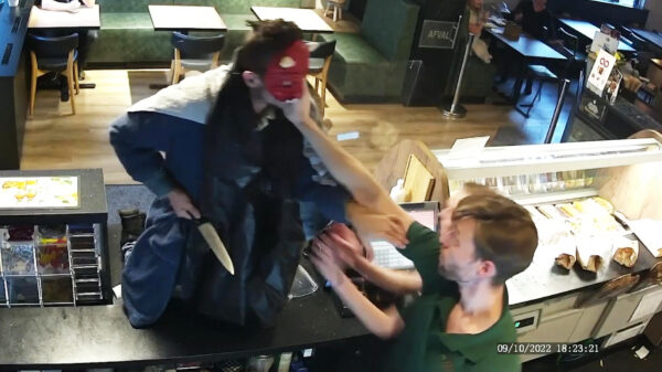 Snackbarhelden uit Apeldoorn klappen overvaller op zijn snuit met frituurmand