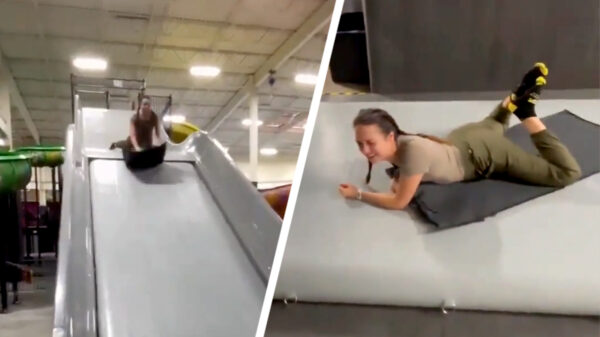 Mama doet wel even voor hoe je soepeltjes van een glijbaan gaat