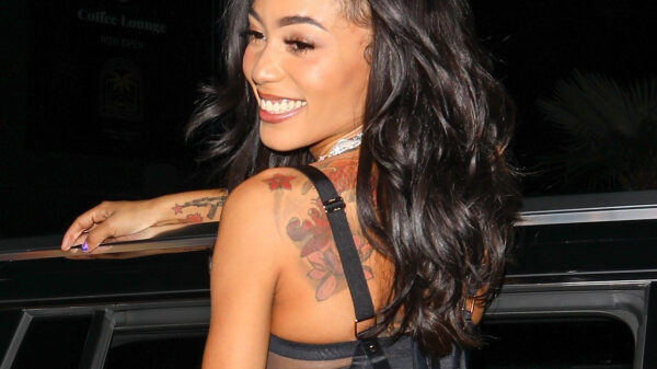 25-jarige rapster Coi Leray geeft paparazzi wat ze willen: 2 keurige billen