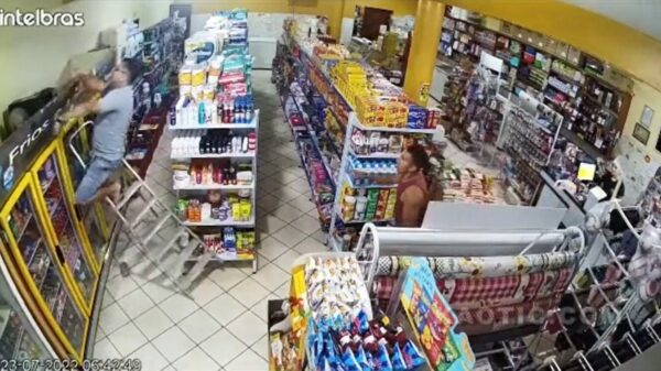 Supermarktmedewerker geëlektrocuteerd als hij een ventilator probeert te fiksen