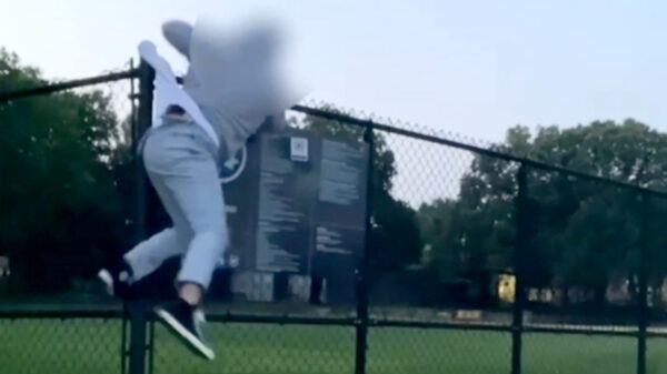 Als er niemand in de buurt is om je een atomic wedgie te geven