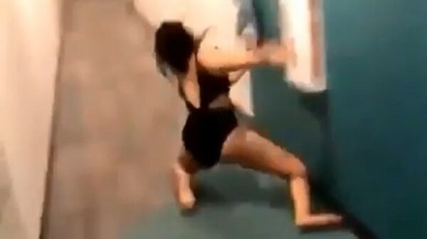 Met je dronken kop door de gang rennen