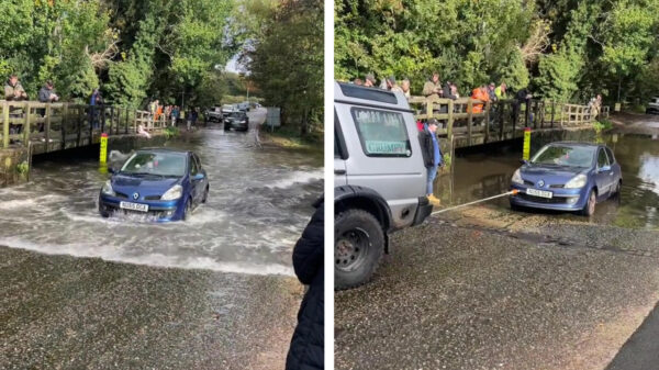 Ook deze overmoedige Renault-rijder probeert door een plasje te knallen