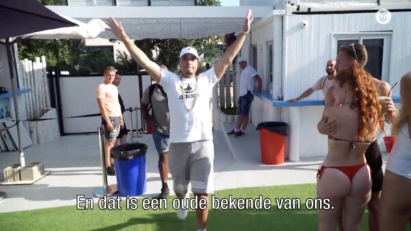 Gênante momenten tijdens een vulgaire poolparty in Lloret de Mar