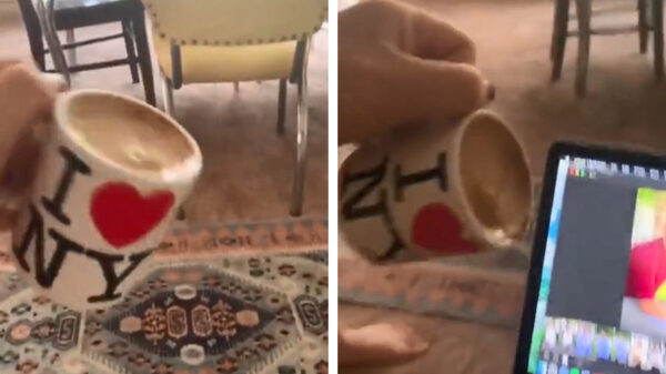 Kijk eens hoe grappig, ik mors nét geen koffie over mijn lapto...