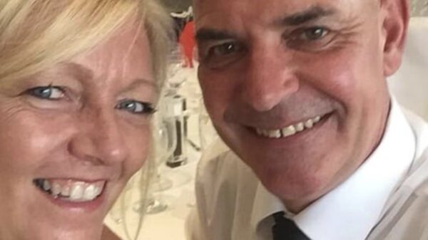 Bizar: 55-jarige Brit krijgt parachutesprong cadeau van echtgenote en valt te pletter