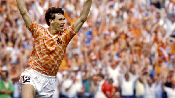 Congratulazioni: voetballegende Marco van Basten blaast vandaag 58 goaltjes uit!