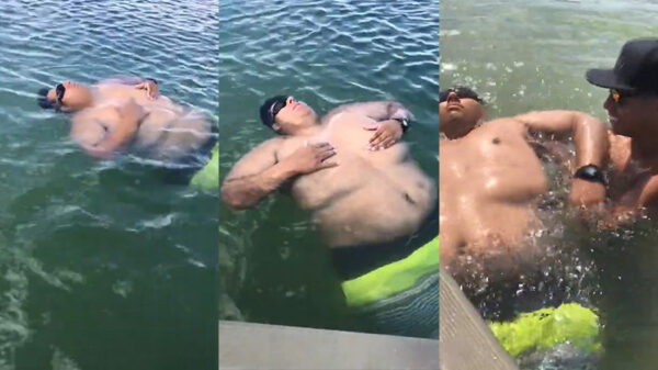 Dronken michelinmannetje is in slaap gevallen en dobbert lekker in het water