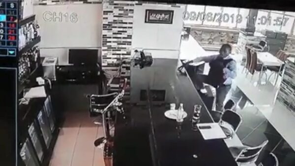 Zakenman heeft dankzij Mission Impossible-roof zijn drankkast weer lekker vol