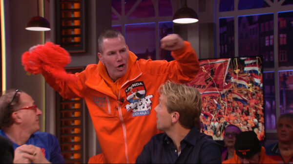 Pissige Oranjesupporters gaan er vandoor tijdens uitzending Jinek: "Wat een slap geouwehoer zeg"