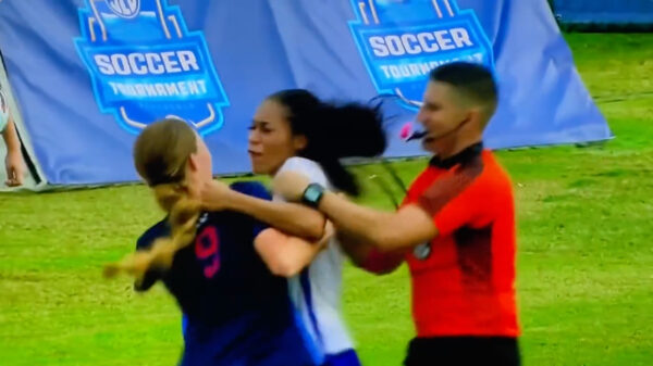 Ordinaire knokpartij in het Amerikaanse vrouwenvoetbal tussen Ole Miss en LSU