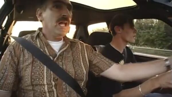 Belgische klassieker: die keer dat Johnny zijn zoon leerde autorijden