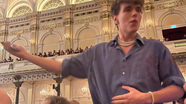 Bezoekers Concertgebouw knikkeren klimaatactivist de zaal uit: "Wegwezen!"