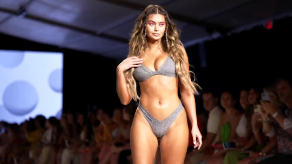 Goedemorgen: we beginnen met de stevige ochtendwandeling van Sofia Jamora